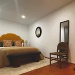 10 Pax Downtown The Emir's Free Parking