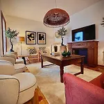 Βίλα 10 Pax Downtown The Emir's Free Parking