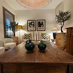 10 Pax Downtown The Emir's Free Parking