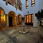 10 Pax Downtown The Emir's Free Parking *