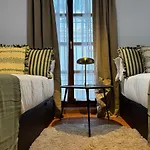 10 Pax Downtown The Emir's Free Parking