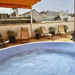 10 Pax Downtown The Emir's Free Parking *