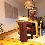 10 Pax Downtown The Emir's Free Parking *