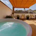 10 Pax Downtown The Emir's Free Parking