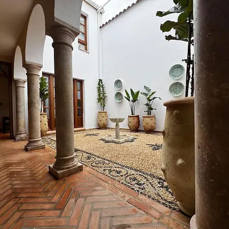 10 Pax Downtown The Emir's Free Parking Villa Cordoba