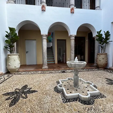 10 Pax Downtown The Emir's Free Parking Villa Cordoba