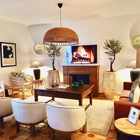 10 Pax Downtown The Emir's Free Parking Cordoba