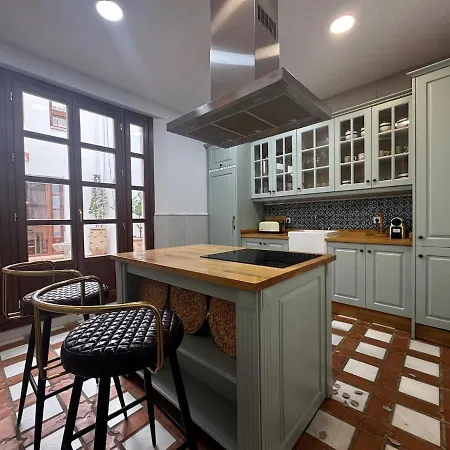 10 Pax Downtown The Emir's Free Parking Cordoba