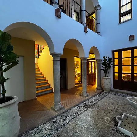 10 Pax Downtown The Emir's Free Parking Cordoba