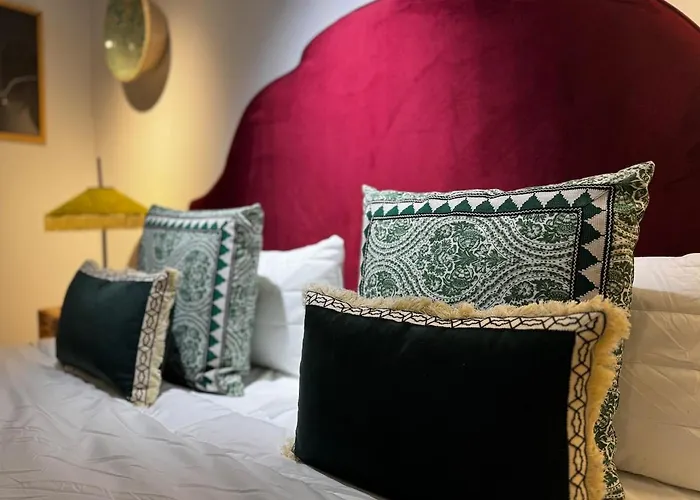 10 Pax Downtown The Emir's Free Parking Villa