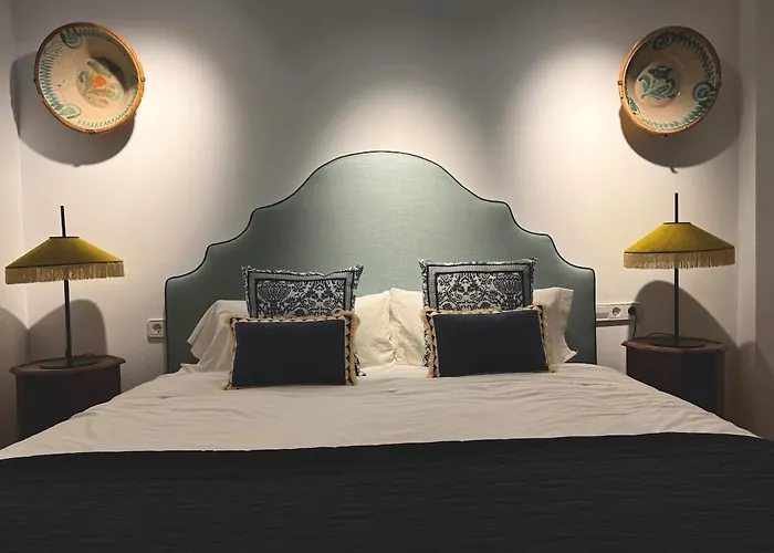 Villa 10 Pax Downtown The Emir's Free Parking Cordoba