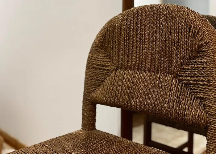 10 Pax Downtown The Emir's Free Parking *