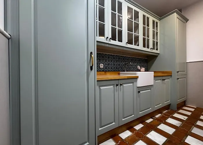 10 Pax Downtown The Emir's Free Parking Villa Cordoba