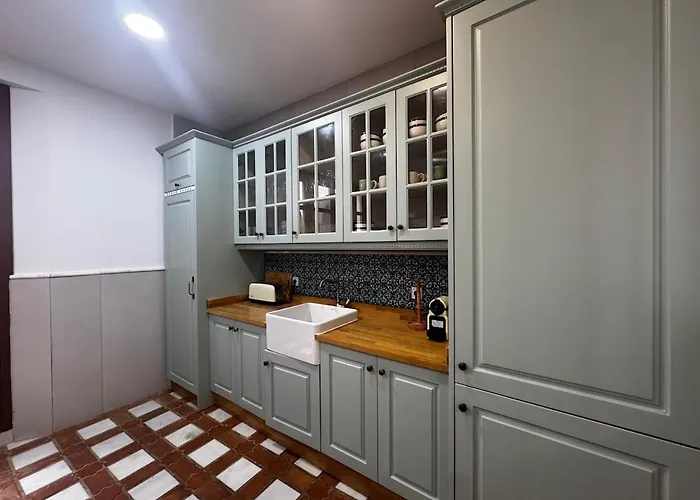 10 Pax Downtown The Emir's Free Parking 코르도바