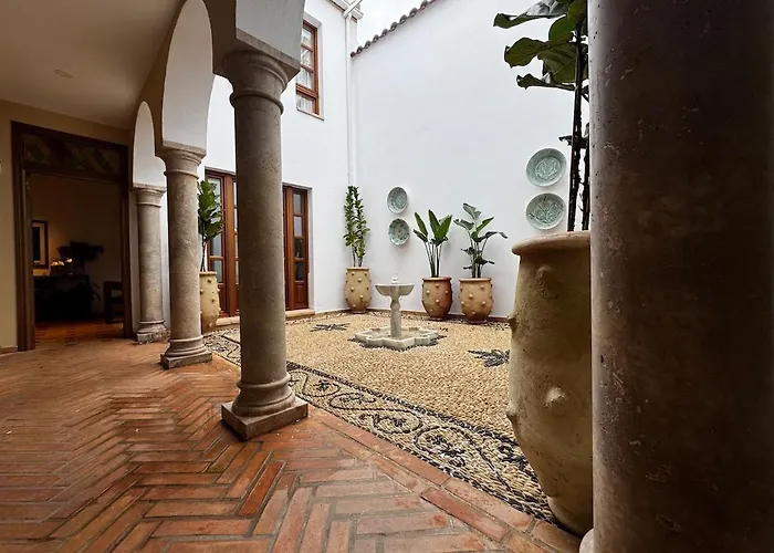 10 Pax Downtown The Emir's Free Parking Villa Cordoba