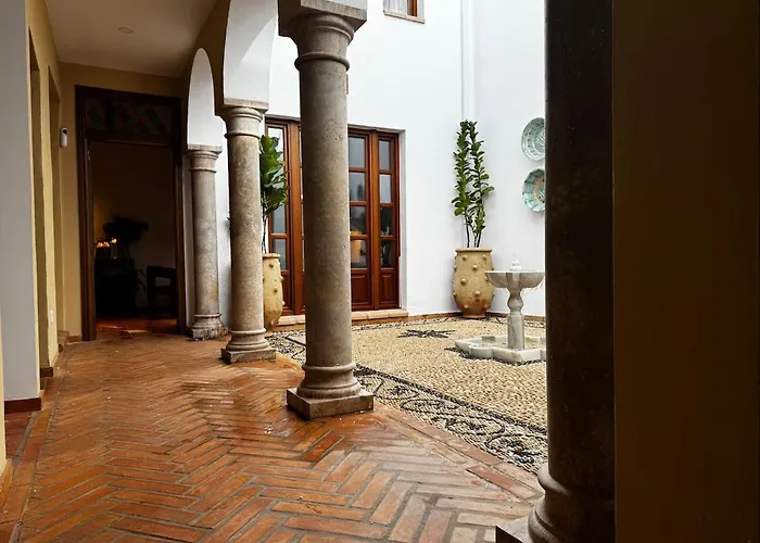 10 Pax Downtown The Emir's Free Parking Villa *