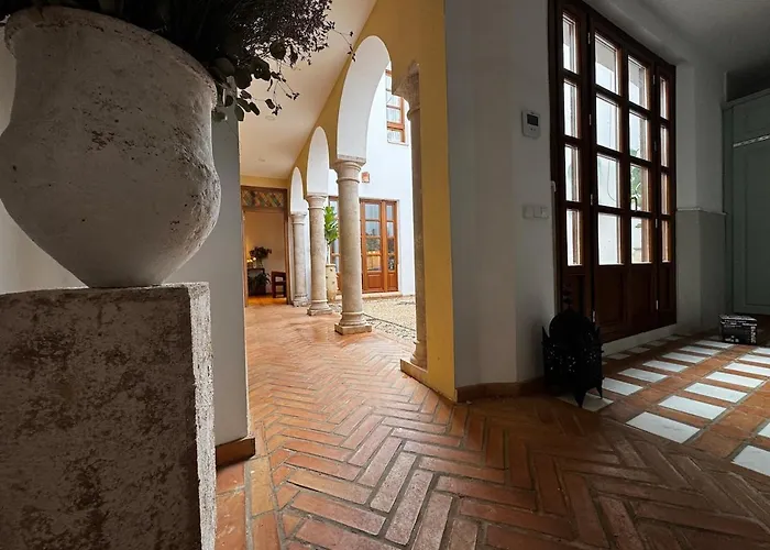 Villa 10 Pax Downtown The Emir's Free Parking Cordoba