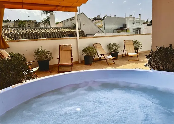 10 Pax Downtown The Emir's Free Parking *