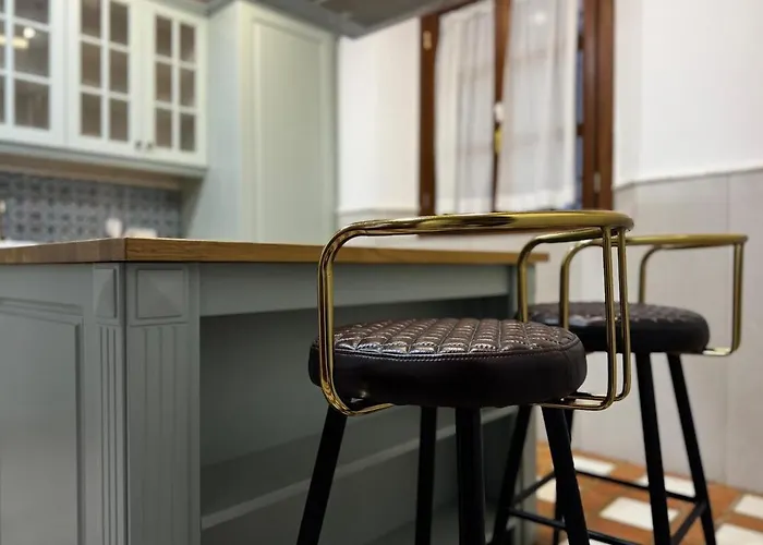 빌라 10 Pax Downtown The Emir's Free Parking