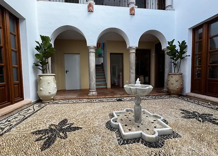 10 Pax Downtown The Emir's Free Parking Villa Cordoba