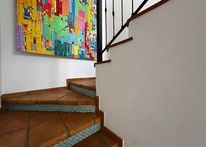 10 Pax Downtown The Emir's Free Parking *