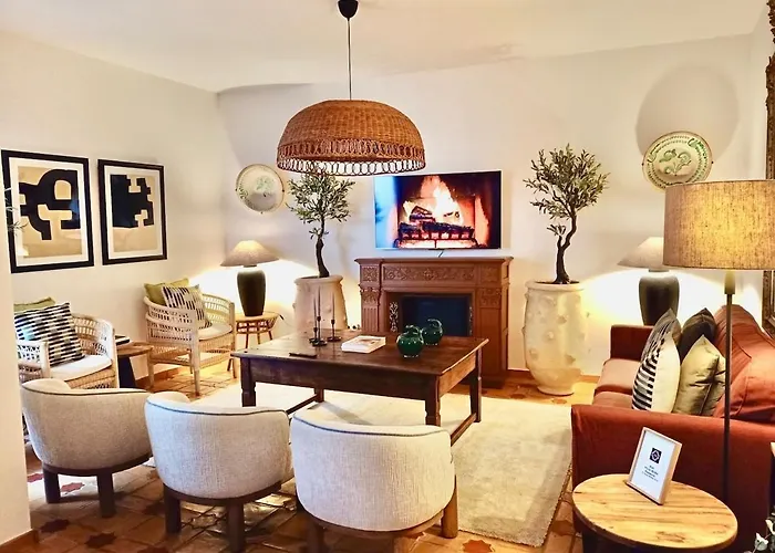 10 Pax Downtown The Emir's Free Parking 코르도바