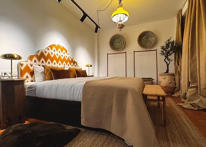 10 Pax Downtown The Emir's Free Parking Villa Cordoba