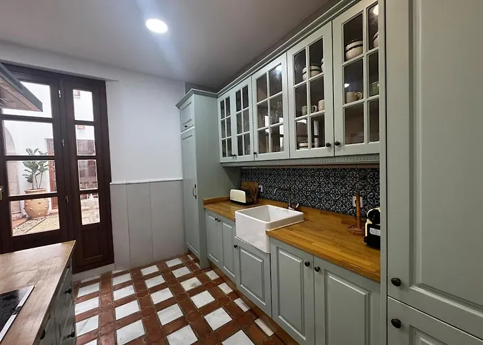 Villa 10 Pax Downtown The Emir's Free Parking Cordoba