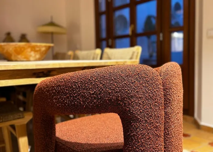 10 Pax Downtown The Emir's Free Parking Villa *