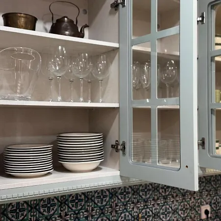 10 Pax Downtown The Emir's Free Parking *