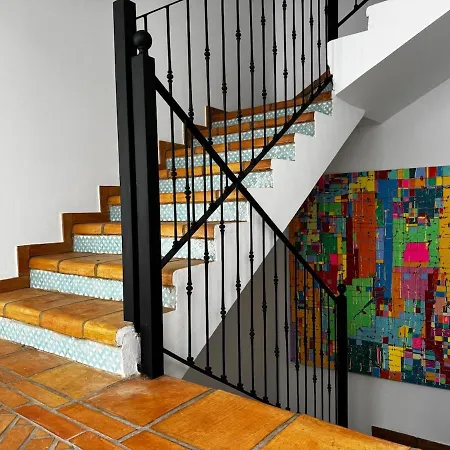 10 Pax Downtown The Emir's Free Parking *