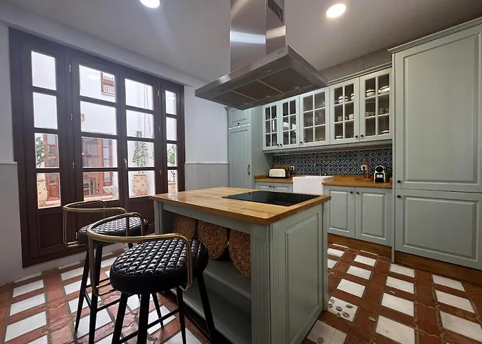 10 Pax Downtown The Emir's Free Parking Córdoba