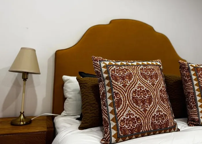 Villa 10 Pax Downtown The Emir's Free Parking