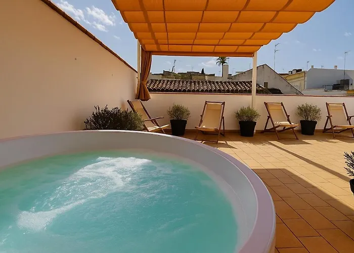 10 Pax Downtown The Emir's Free Parking