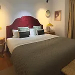 Villa 10 Pax Downtown The Emir's Free Parking