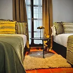 10 Pax Downtown The Emir's Free Parking Villa Cordoba