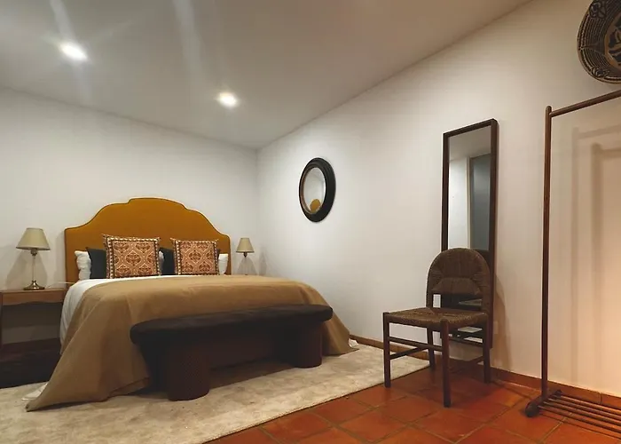 10 Pax Downtown The Emir's Free Parking