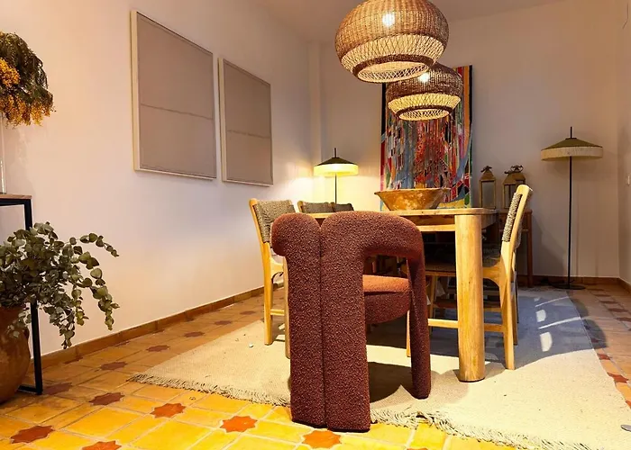 10 Pax Downtown The Emir's Free Parking *